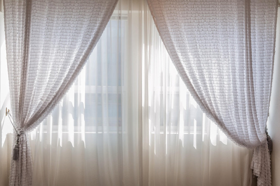 Habiller votre fenêtre avec des rideaux élégants et performants pour sublimer votre intérieur